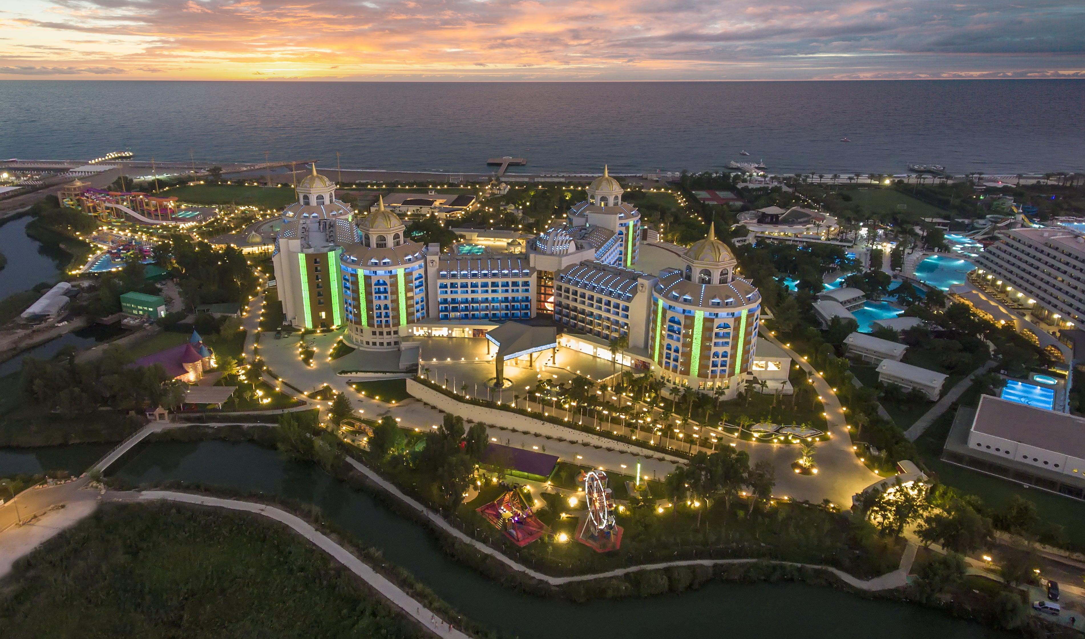 Delphin be Grand Resort бассейны